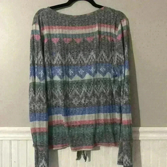 No Boundaries Top - Picture 2 of 4